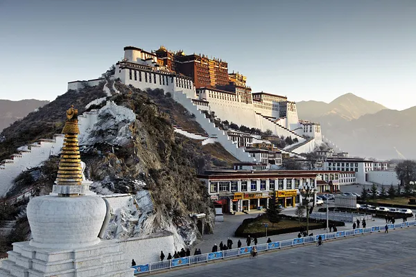 Venture into Tibet: Explore China’s Majestic High Plateau